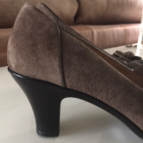 Softspots Brown Suede Heels with flower - Picture 3 of 3